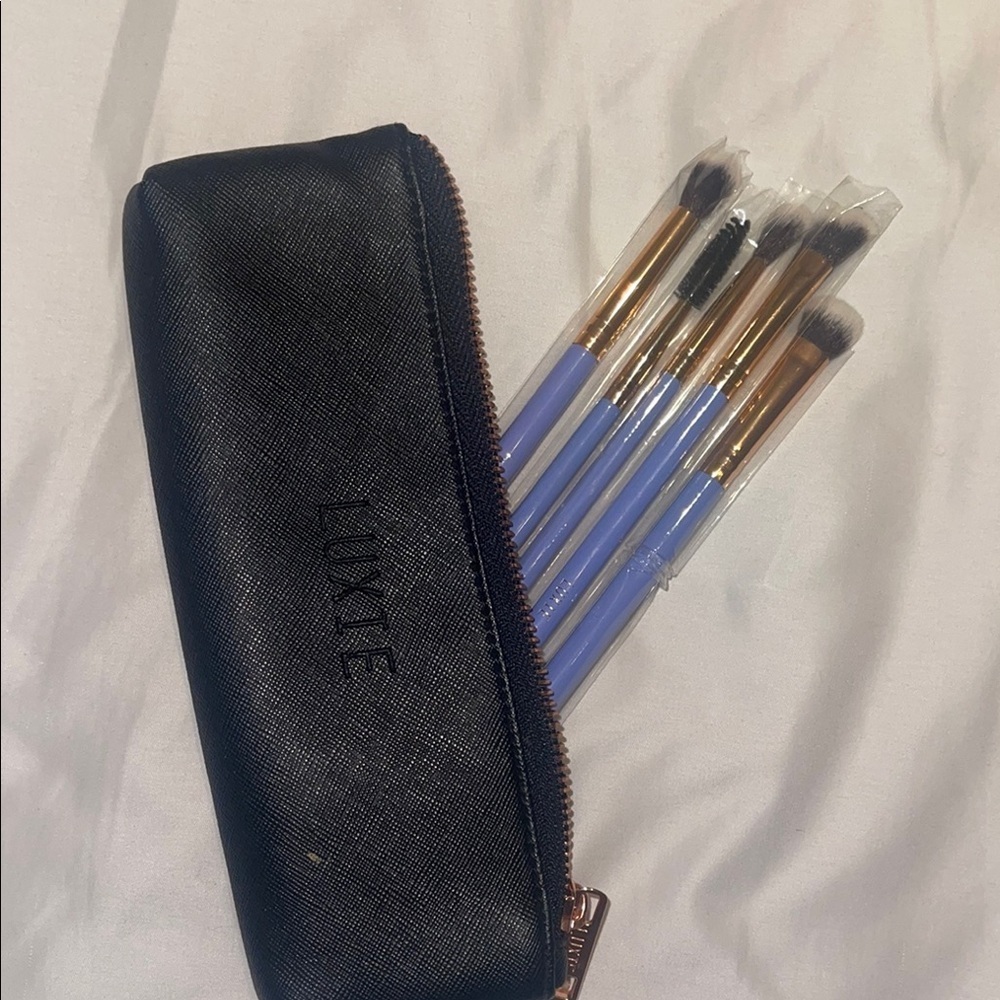 NEW Luxie Makeup Brush Set with Black Case
